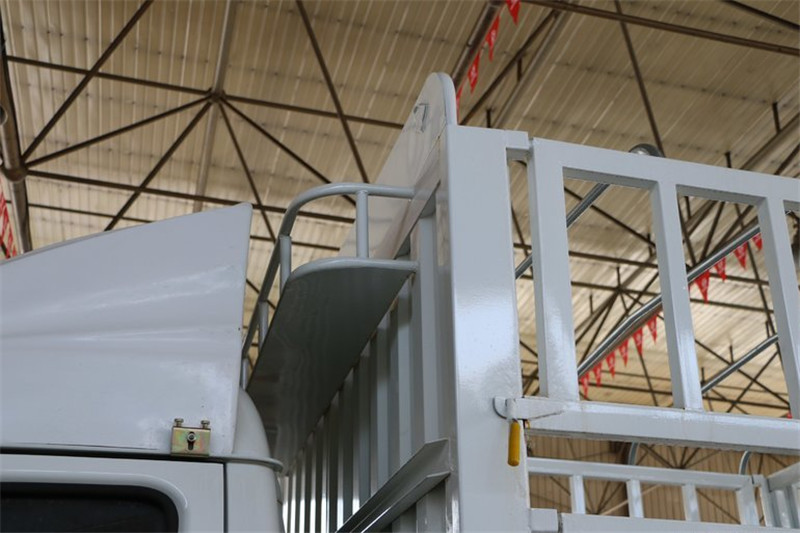 東風 凱普特K6-L 141馬力 4.2米 國五單排倉柵載貨車(EQ5041CCY8BD2AC)