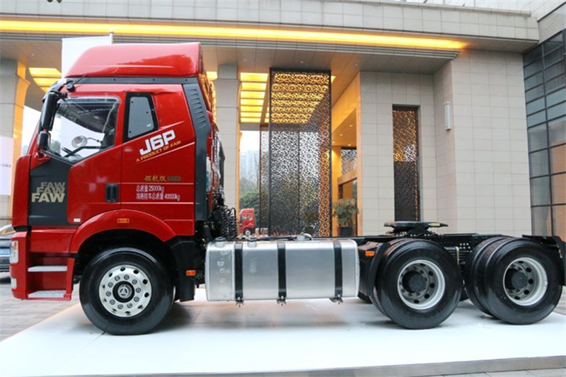 一汽解放 新J6P重卡 領(lǐng)航標(biāo)載版 四季款 460馬力 6X4 國五牽引車(CA4250P66K24T1A1E5)