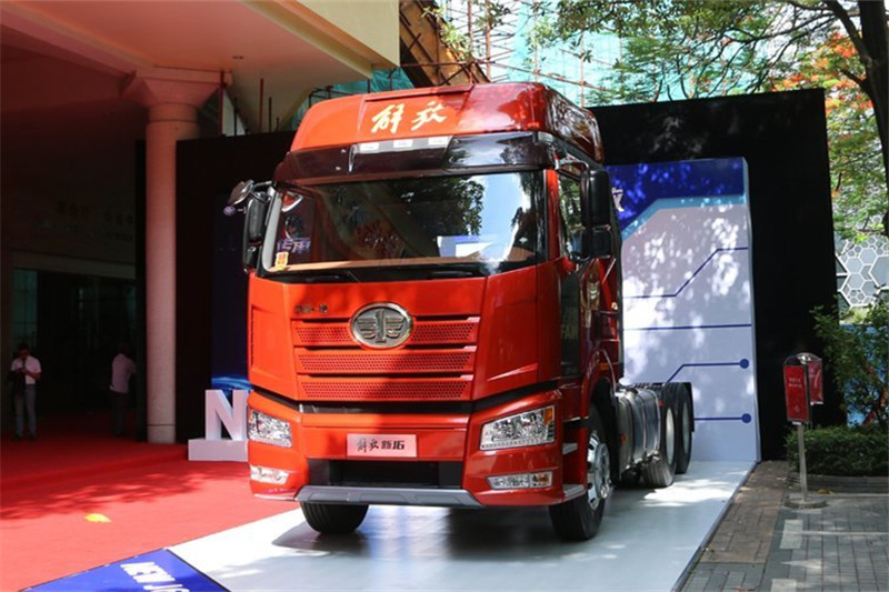 一汽解放 新J6P重卡 領(lǐng)航標(biāo)載版 南方款 460馬力 6X4 國五牽引車(CA4250P66K25T1A1E5)