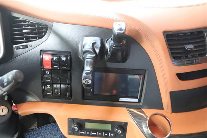 一汽解放 新J6P重卡 領(lǐng)航標(biāo)載版 南方款 460馬力 6X4 國五牽引車(CA4250P66K25T1A1E5)