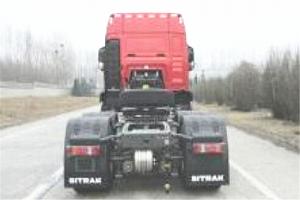 汕德卡牌ZZ4256V324MF1W型 國(guó)六危險(xiǎn)品牽引車(chē)