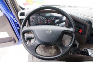 東風柳汽 新乘龍M3中卡 180馬力 4X2 國五6.75米排半廂式載貨車(LZ5166XXYM3AB)