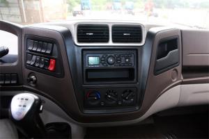 東風柳汽 新乘龍M3中卡 180馬力 4X2 國五6.75米排半廂式載貨車(LZ5166XXYM3AB)