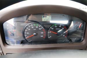 東風柳汽 新乘龍M3中卡 180馬力 4X2 國五6.75米排半廂式載貨車(LZ5166XXYM3AB)