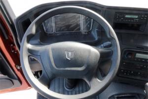 聯(lián)合卡車 U440重卡 440馬力 6X4 國五LNG牽引車(速比3.7)(QCC4252N654-1)