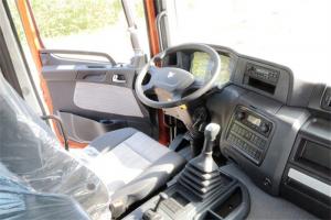 聯(lián)合卡車 U440重卡 440馬力 6X4 國五LNG牽引車(速比3.7)(QCC4252N654-1)