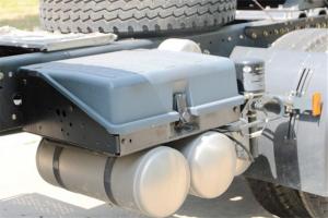 聯(lián)合卡車 U380重卡 380馬力 6X4 國五LNG牽引車(QCC4252N654-2)