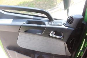 聯(lián)合卡車 U370重卡 370馬力 6X4 國五LNG牽引車(QCC4252N654)