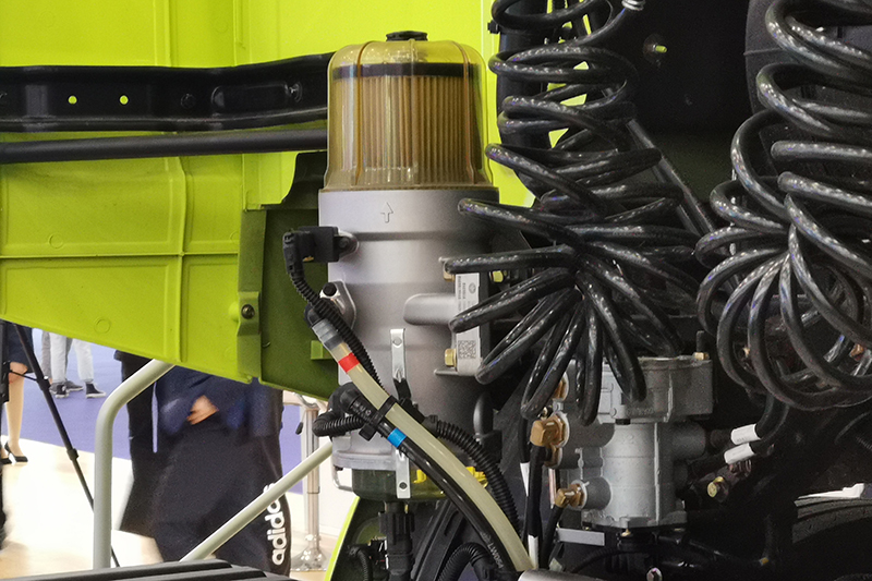 一汽解放 J7重卡 6×4 550馬力 國(guó)六 智能牽引車