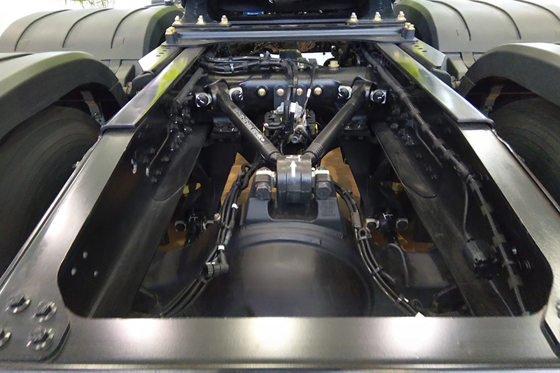 一汽解放 J7重卡 6×4 550馬力 國(guó)六 智能牽引車