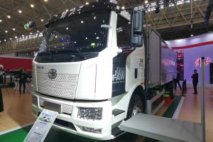 一汽解放 J6L 160kW 4×2 純電動(dòng)車掃路車(ZBH5183TSLCABEV) 一汽解放 J6L 160kW 4×2 純電動(dòng)車掃路車(ZBH5183TSLCABEV)