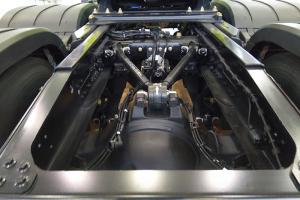 一汽解放 J7重卡 550馬力 6×4 國六 智能牽引車