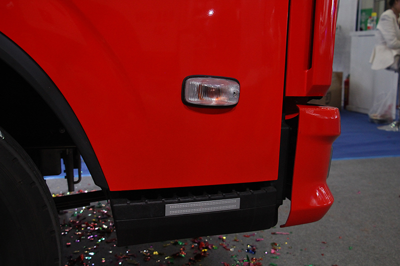 上汽躍進(jìn) C500-3 150馬力 4×2 國(guó)六 載貨車底盤(pán)（SH1043ZFDDWZ1）