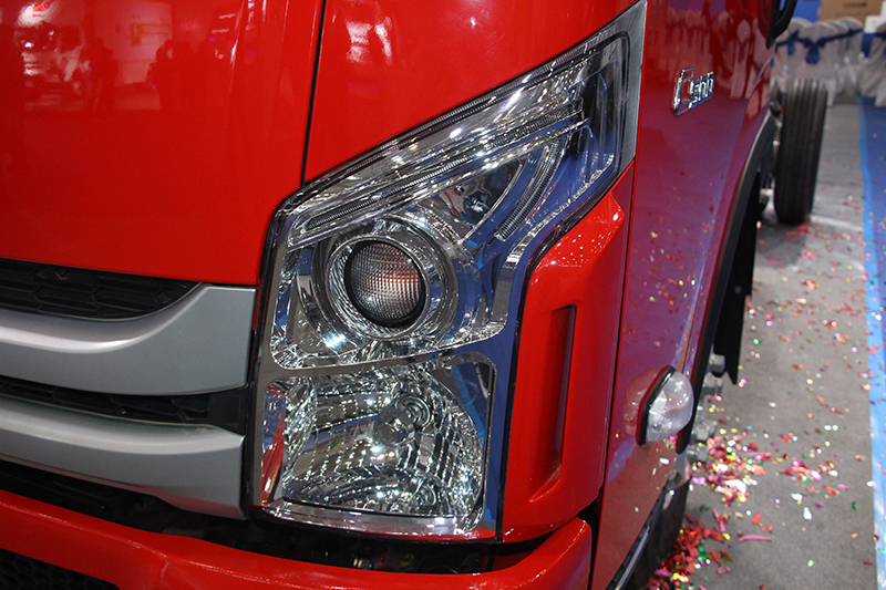 上汽躍進(jìn) C500-3 150馬力 4×2 國(guó)六 載貨車底盤(pán)（SH1043ZFDDWZ1）