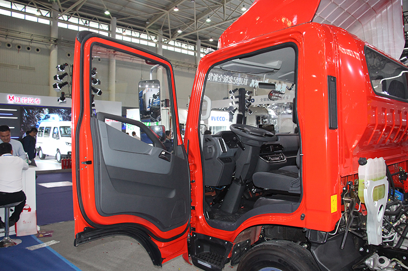 上汽躍進(jìn) C500-3 4×2 150馬力 國(guó)六 載貨車底盤(pán)（SH1043ZFDDWZ1）