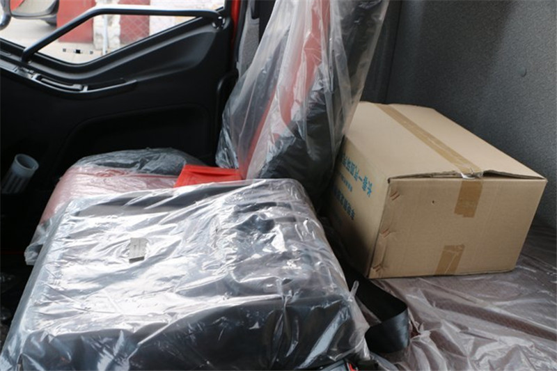 一汽解放 J6L中卡 2018款 質(zhì)惠版 180馬力 4X2 6.75米 國(guó)五欄板載貨車(chē)(CA1180P62K1L4E5)