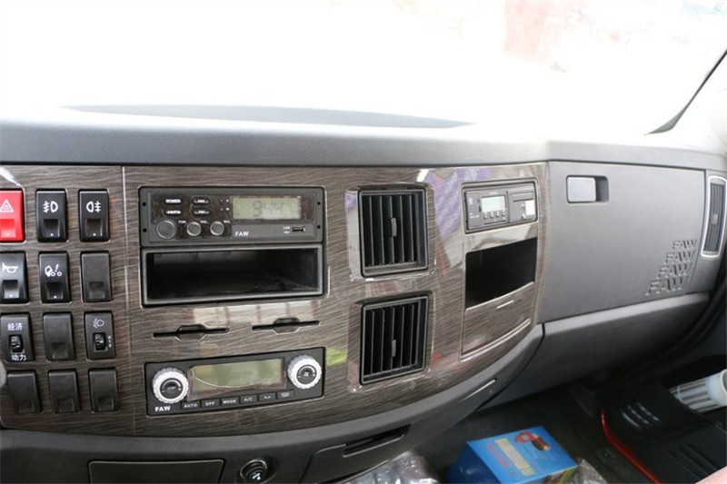 一汽解放 J6L中卡 2018款 質(zhì)惠版 180馬力 4X2 6.75米 國(guó)五欄板載貨車(chē)(CA1180P62K1L4E5)