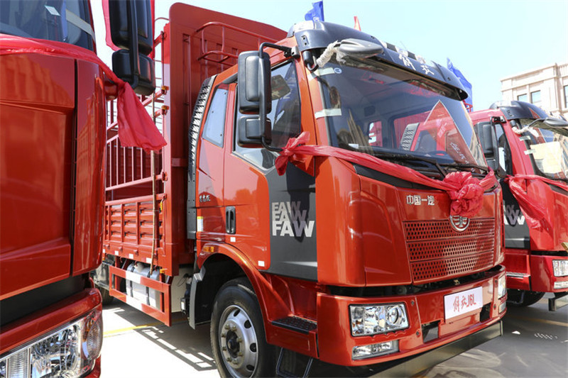 一汽解放 J6L中卡 質(zhì)慧版 180馬力 4X2 6.8米 國(guó)五倉(cāng)柵式載貨車(CA5160CCYP62K1L4A1E5)