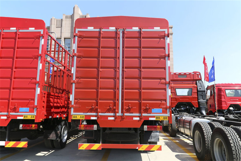 一汽解放 J6L中卡 質(zhì)慧版 180馬力 4X2 6.8米 國(guó)五倉(cāng)柵式載貨車(CA5160CCYP62K1L4A1E5)