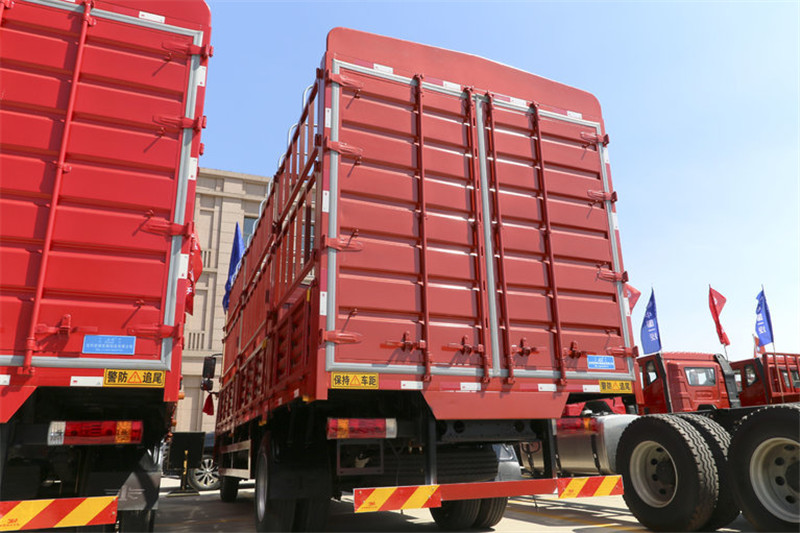 一汽解放 J6L中卡 質(zhì)慧版 180馬力 4X2 6.8米 國(guó)五倉(cāng)柵式載貨車(CA5160CCYP62K1L4A1E5)