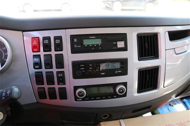 一汽解放 J6L中卡 質(zhì)慧版 180馬力 4X2 6.8米 國(guó)五倉(cāng)柵式載貨車(CA5160CCYP62K1L4A1E5)