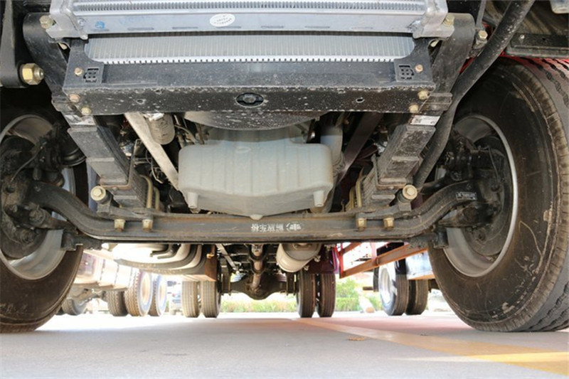 一汽解放 J6L中卡 質(zhì)慧版 180馬力 4X2 6.8米 國(guó)五倉(cāng)柵式載貨車(CA5160CCYP62K1L4A1E5)