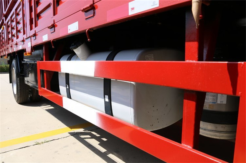 一汽解放 J6L中卡 質(zhì)慧版 180馬力 4X2 6.8米 國(guó)五倉(cāng)柵式載貨車(CA5160CCYP62K1L4A1E5)