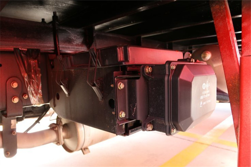 一汽解放 J6L中卡 質(zhì)慧版 180馬力 4X2 6.8米 國(guó)五倉(cāng)柵式載貨車(CA5160CCYP62K1L4A1E5)