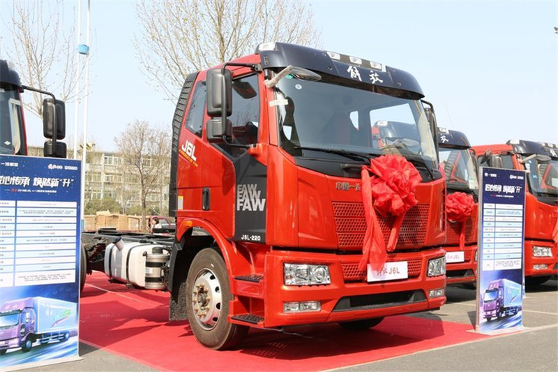 一汽解放 J6L中卡 2018款 質惠版 220馬力 4X2 6.75米 國五欄板載貨車(CA1180P62K1L4E5)