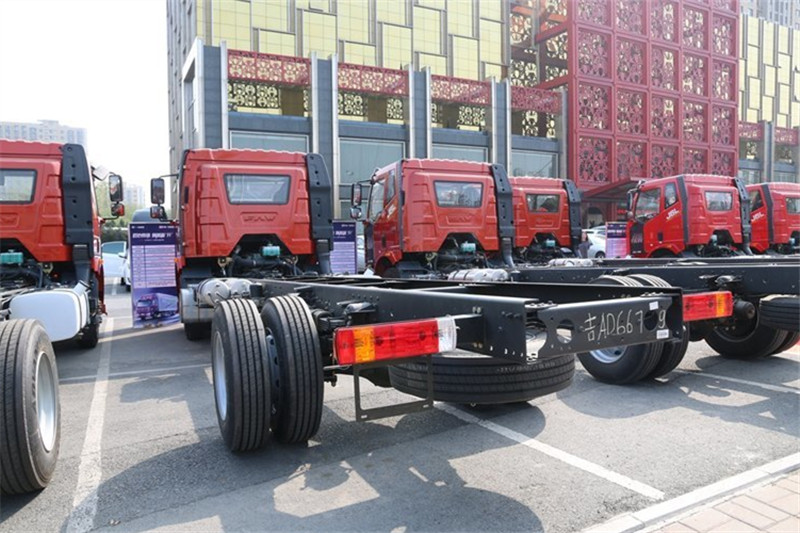 一汽解放 J6L中卡 質(zhì)慧版 180馬力 4X2 6.8米 國(guó)五欄板載貨車(CA1160P62K1L4A1E5)