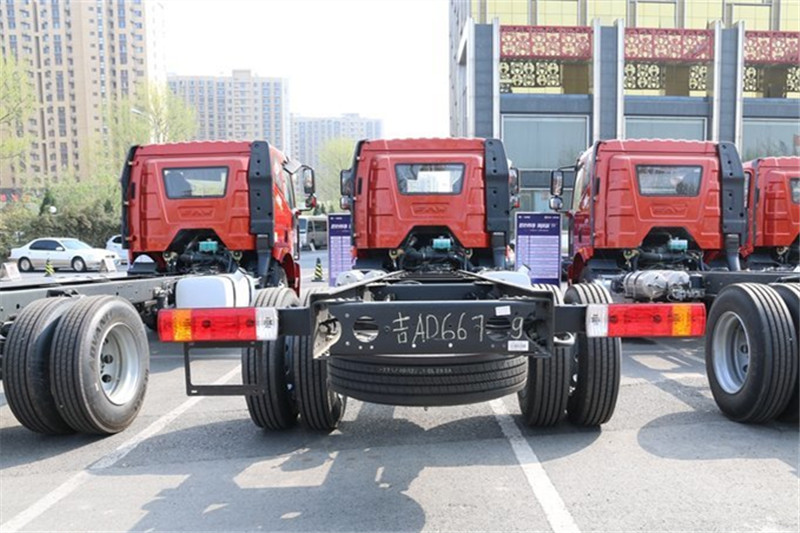 一汽解放 J6L中卡 質(zhì)慧版 180馬力 4X2 6.8米 國(guó)五欄板載貨車(CA1160P62K1L4A1E5)