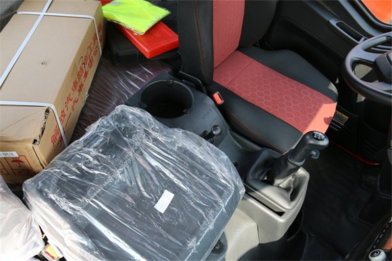 一汽解放 J6L中卡 質(zhì)慧版 180馬力 4X2 6.8米 國(guó)五欄板載貨車(CA1160P62K1L4A1E5)