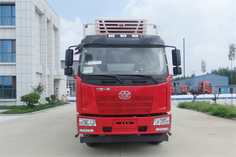 一汽解放 J6L中卡 220馬力 4X2 7.6米 國(guó)五雛禽運(yùn)輸車(QYK5160XCQ)