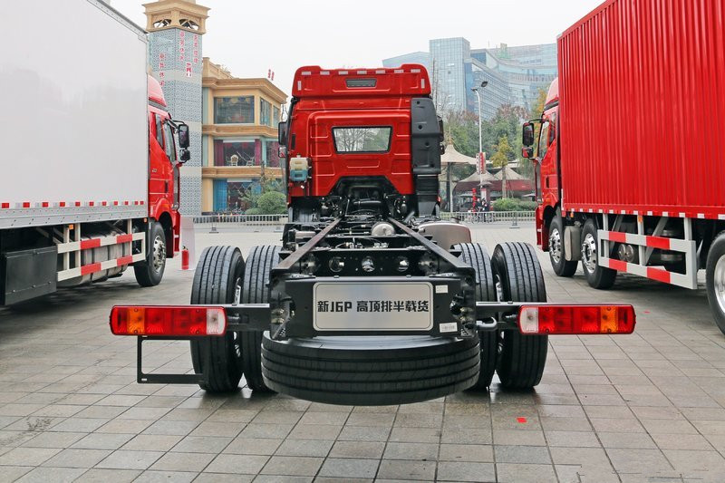 一汽解放 新J6P重卡 質(zhì)惠版 280馬力 6X2 國(guó)五載貨車(chē)底盤(pán)(CA1250P63K1L6T3A1E5)