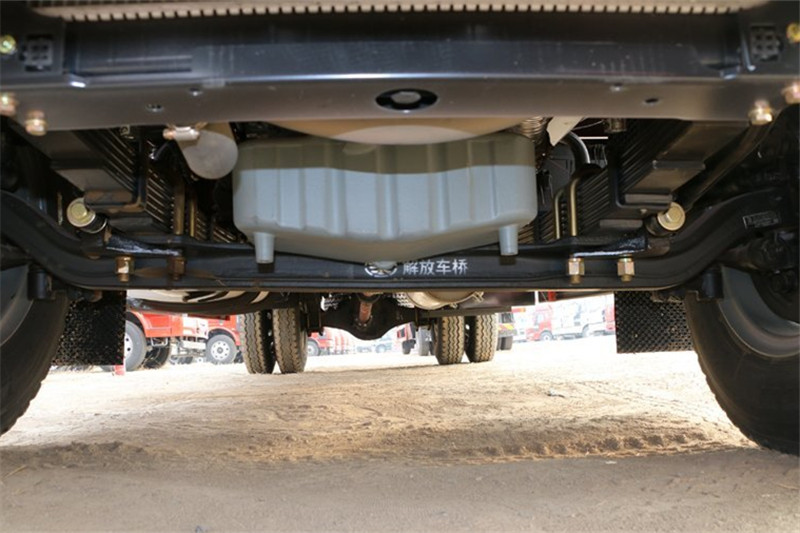 一汽解放 J6L中卡 180馬力 4X2 6.8米 國五欄板載貨車(8擋)(CA1160P62K1L4E5)