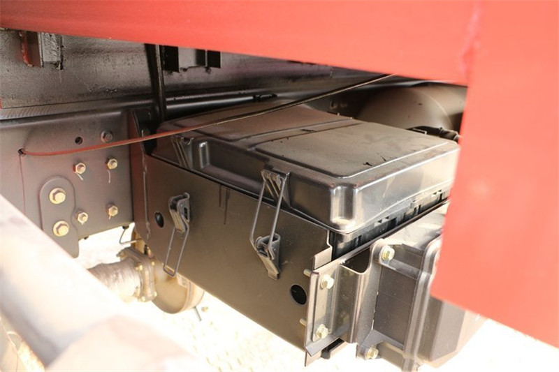 一汽解放 J6L中卡 180馬力 4X2 6.8米 國五欄板載貨車(8擋)(CA1160P62K1L4E5)