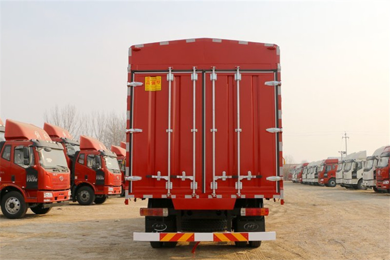 一汽解放 J6L中卡 質(zhì)惠版 180馬力 4X2 6.8米 國(guó)五倉(cāng)柵式載貨車(CA5160CCYP62K1L4E5)