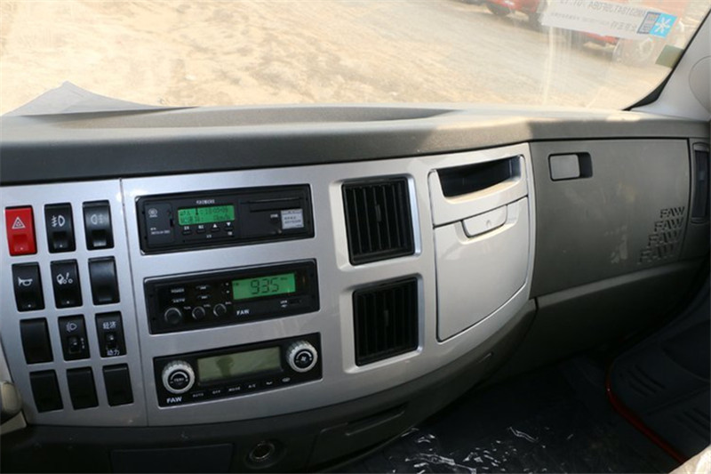 一汽解放 J6L中卡 質(zhì)惠版 180馬力 4X2 6.8米 國(guó)五倉(cāng)柵式載貨車(CA5160CCYP62K1L4E5)