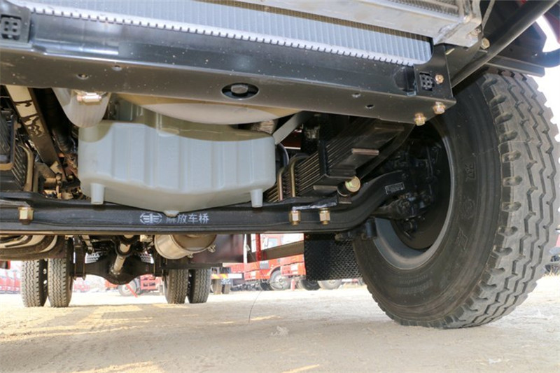 一汽解放 J6L中卡 質(zhì)惠版 180馬力 4X2 6.8米 國(guó)五倉(cāng)柵式載貨車(CA5160CCYP62K1L4E5)