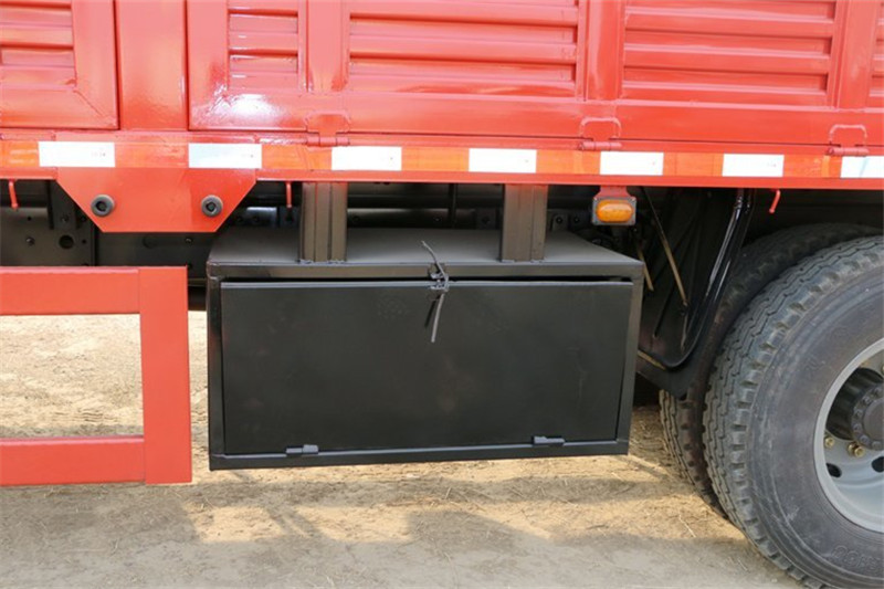 一汽解放 J6L中卡 質(zhì)惠版 180馬力 4X2 6.8米 國(guó)五倉(cāng)柵式載貨車(CA5160CCYP62K1L4E5)