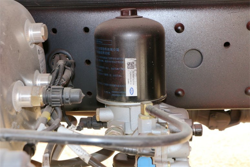 一汽解放 J6L中卡 質(zhì)惠版 180馬力 4X2 6.8米 國(guó)五倉(cāng)柵式載貨車(CA5160CCYP62K1L4E5)