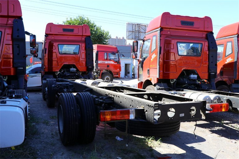 一汽解放 J6L中卡 240馬力 6X2 7.7米 國(guó)五欄板載貨車(CA1250P62K1L5T3E5)