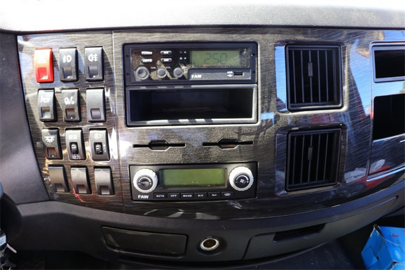 一汽解放 J6L中卡 240馬力 6X2 7.7米 國(guó)五欄板載貨車(CA1250P62K1L5T3E5)