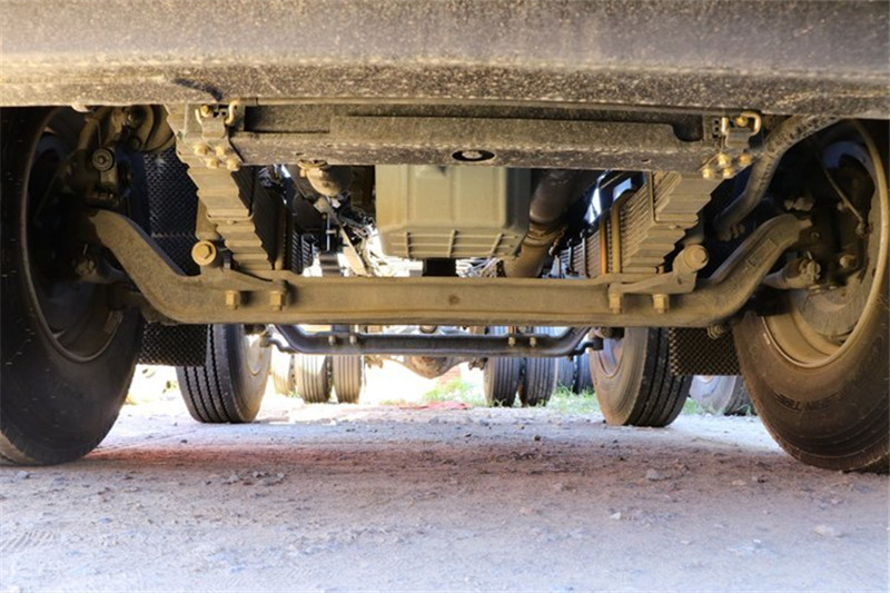 一汽解放 J6L中卡 240馬力 6X2 7.7米 國(guó)五欄板載貨車(CA1250P62K1L5T3E5)