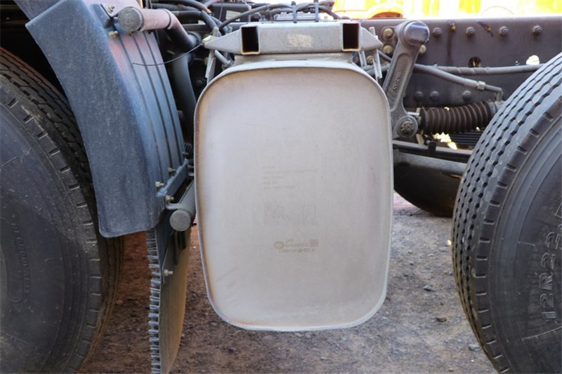 一汽解放 J6L中卡 240馬力 6X2 7.7米 國(guó)五欄板載貨車(CA1250P62K1L5T3E5)