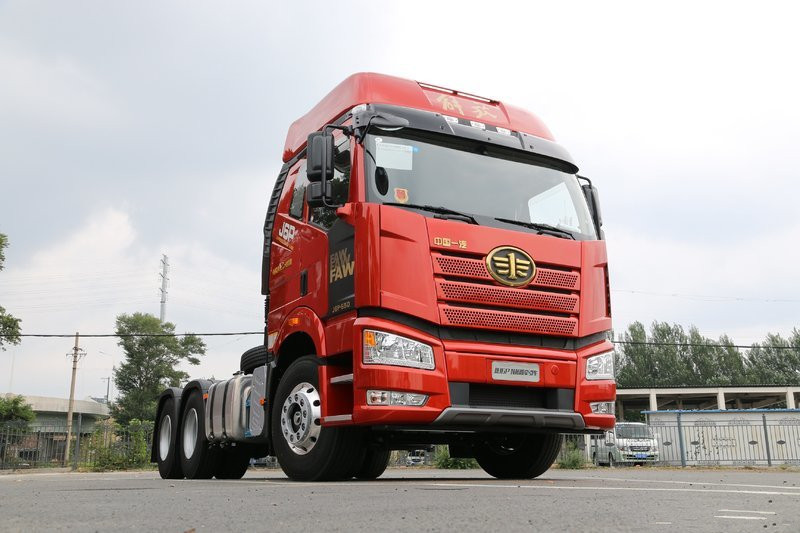 一汽解放 新J6P重卡 領航版2.0 四季款 550馬力 6X4 國五牽引車(CA4250P66K25T1A1E5)