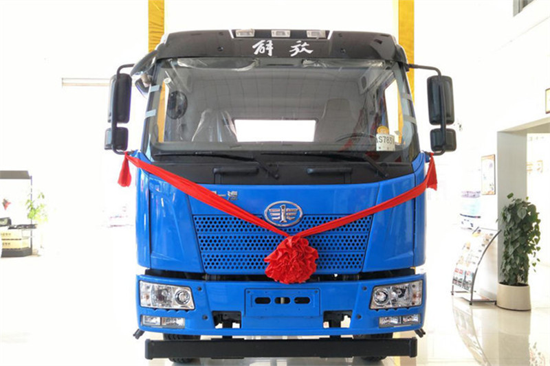 一汽解放 J6L中卡 180馬力 4X2 6.75米 國(guó)五欄板載貨車(chē)(CA1180P62K1L4E5)