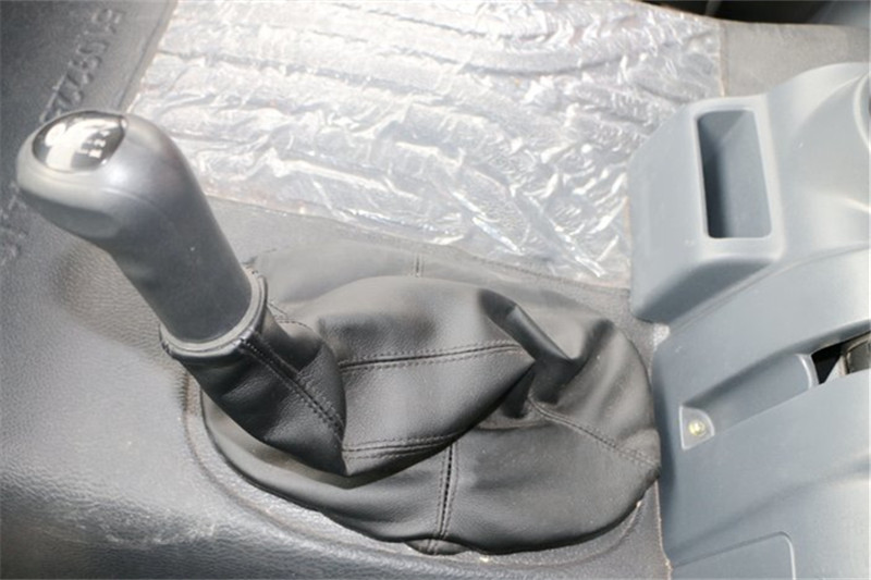 一汽解放 J6L重卡 240馬力 4X2 國五車輛運輸車(JHP5185TCL)