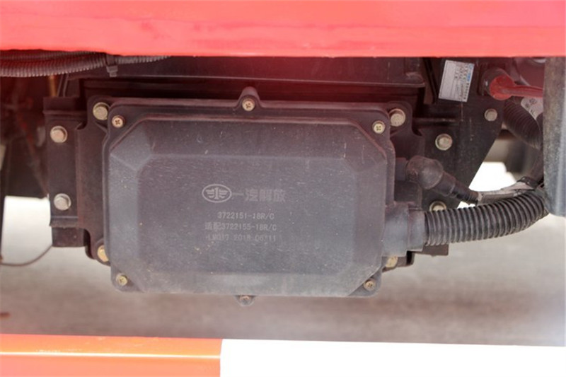 一汽解放 J6L重卡 240馬力 4X2 國五車輛運輸車(JHP5185TCL)