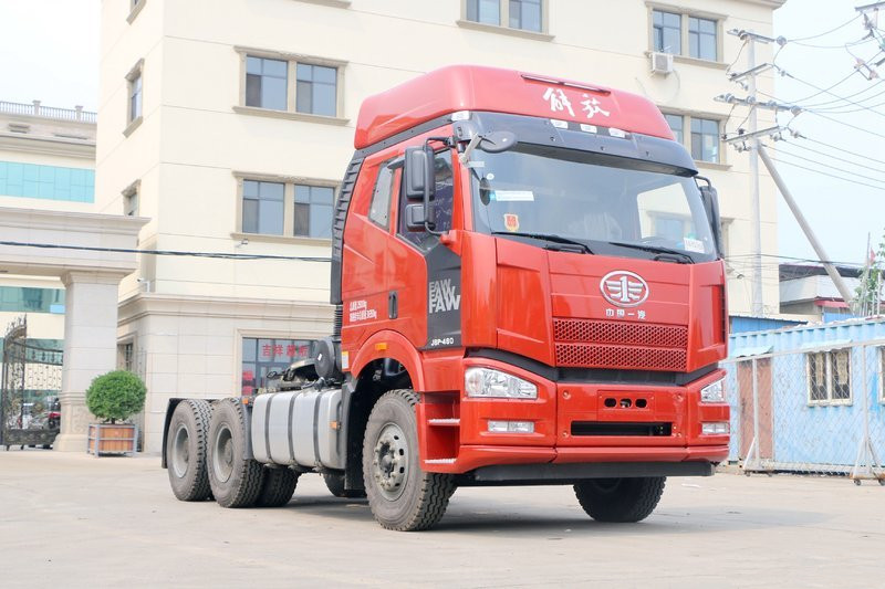 一汽解放 J6P重卡 舒適版 375馬力 6X4 國(guó)五LNG牽引車(chē)(435后橋)(CA4250P66T1A1E24M5)